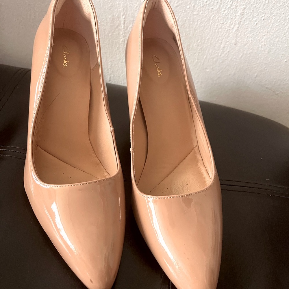 Clarks Laina Rae 2 Patent Leather In Prailine